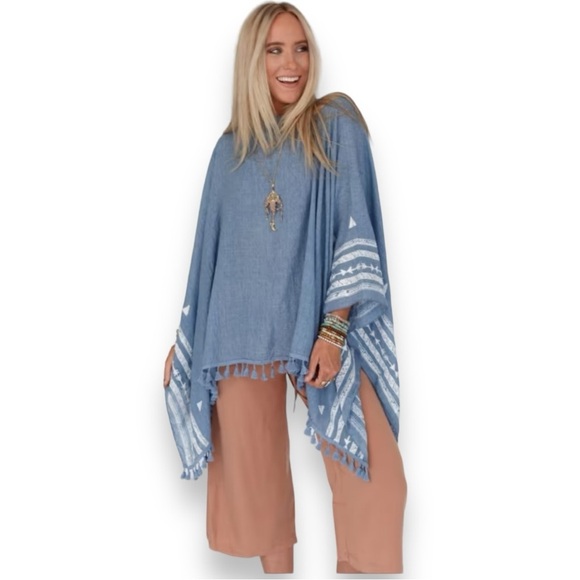 New three birds nest limited run Fallon Embroidered Sleeve Tassel Poncho​​ - Picture 1 of 4